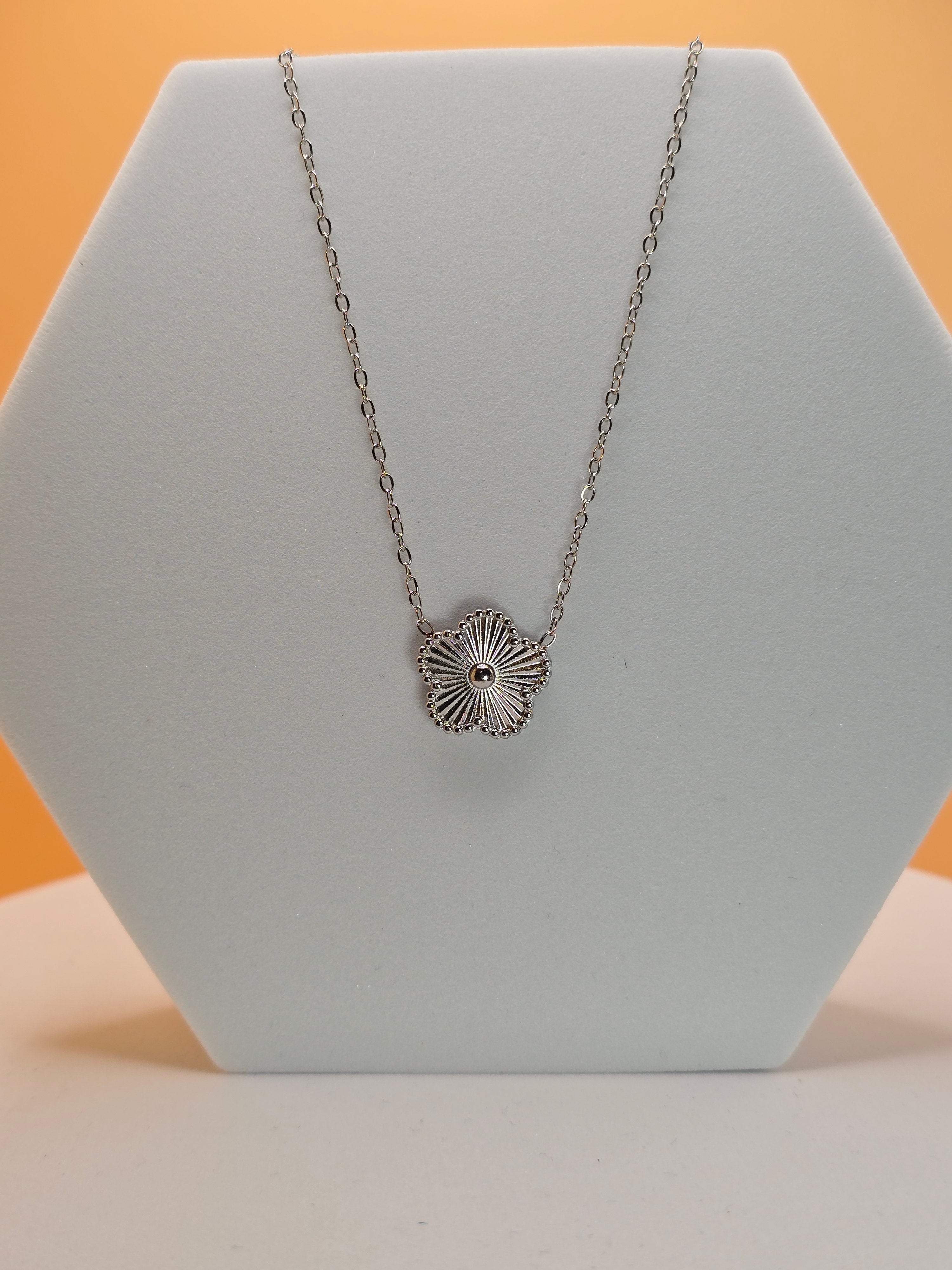 collana luce di magnolia