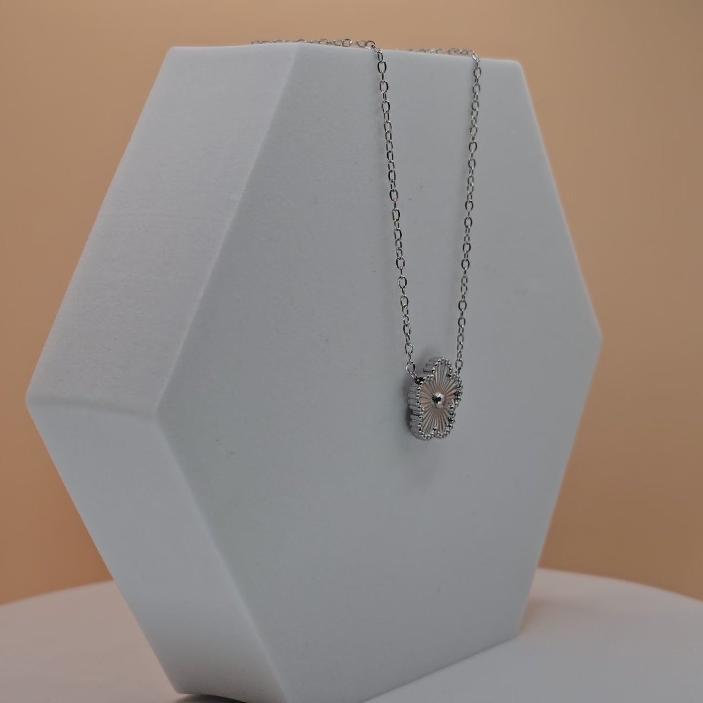 collana luce di magnolia